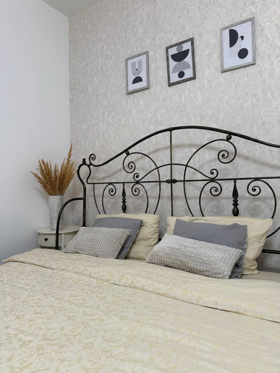 Appartement Rynok Square à Lviv Extérieur photo
