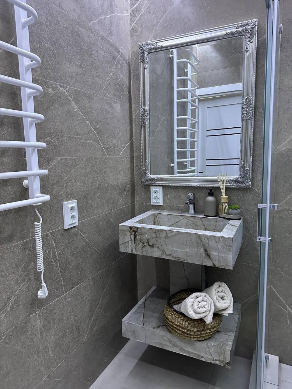 Appartement Rynok Square à Lviv Extérieur photo